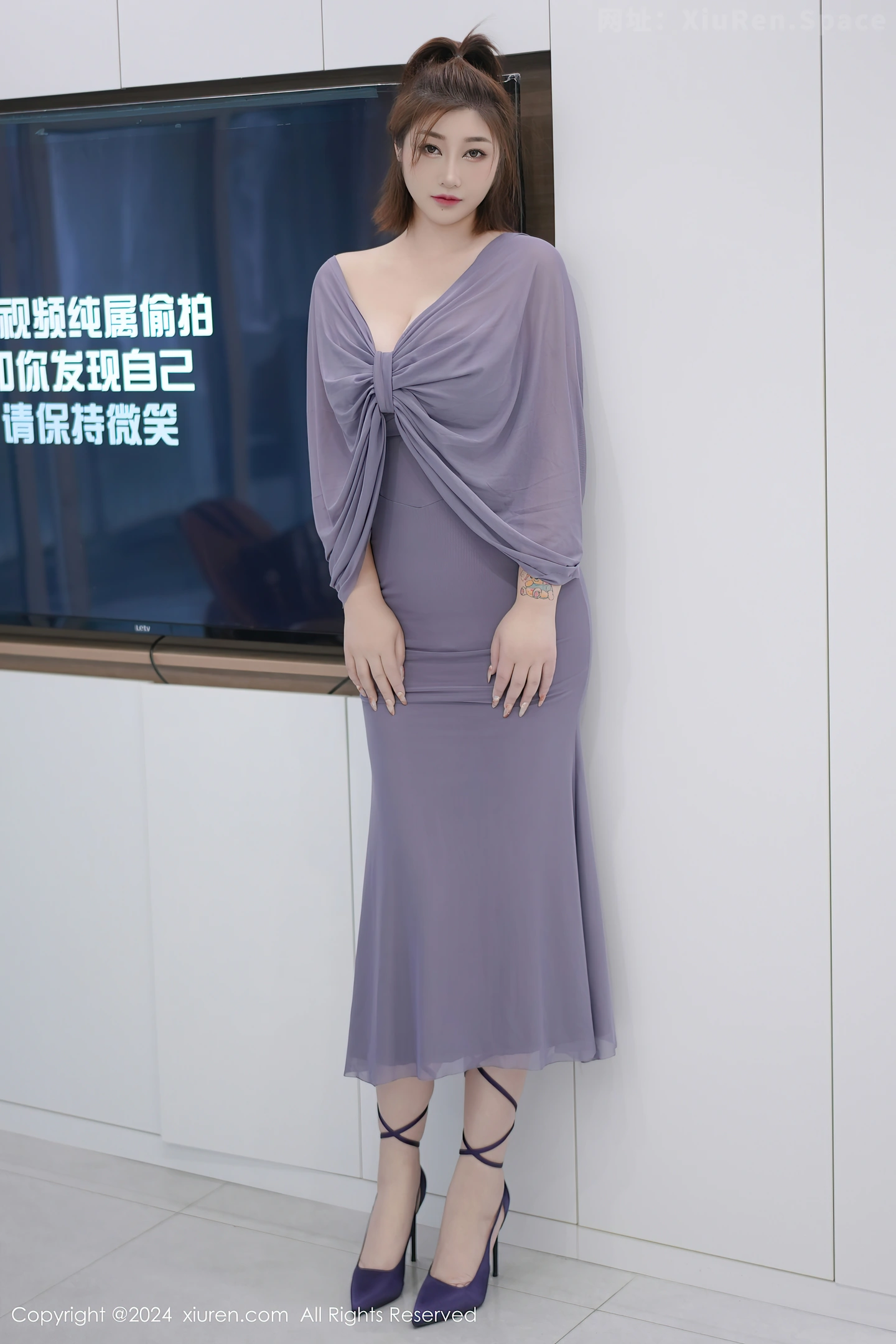 图片[2]-[XiuRen秀人网] VOL.9525 女神妲己 Toxic性感灰色连衣裙露白色珍珠内衣秀丰腴身材诱惑写真70P-秀人网官方网站